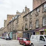City Centre, Newly Refurbished Stylish Apartment